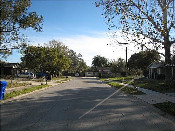 4th image of 924 S Park Ct