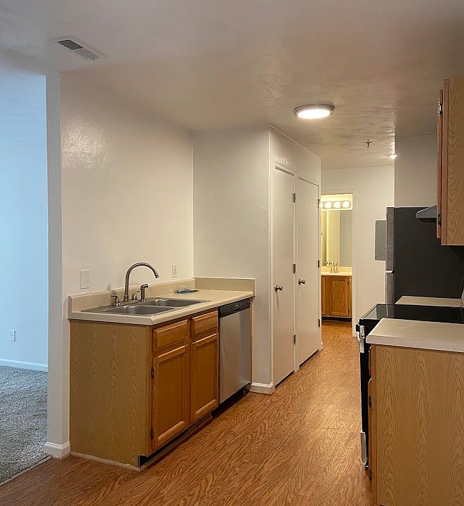 1st image of 428 Acorn Grove Ln #G