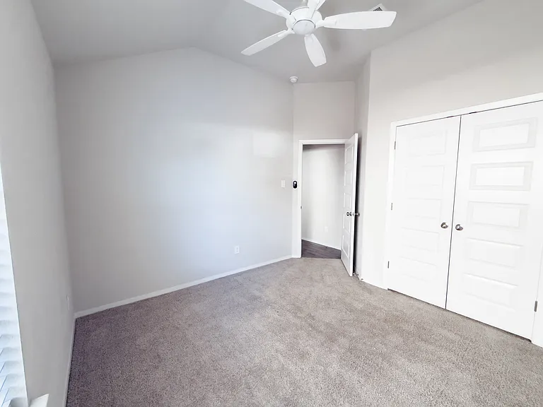 139 Lyndon Dr — Photo 18