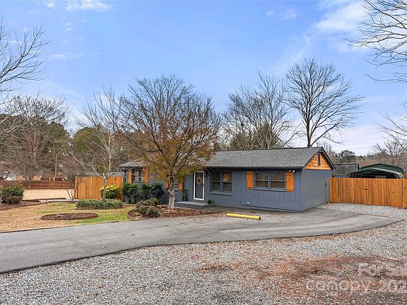 3rd image of 2311 Maplewood Dr