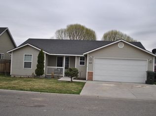 810 Esperanza Way, Grandview, WA 98930