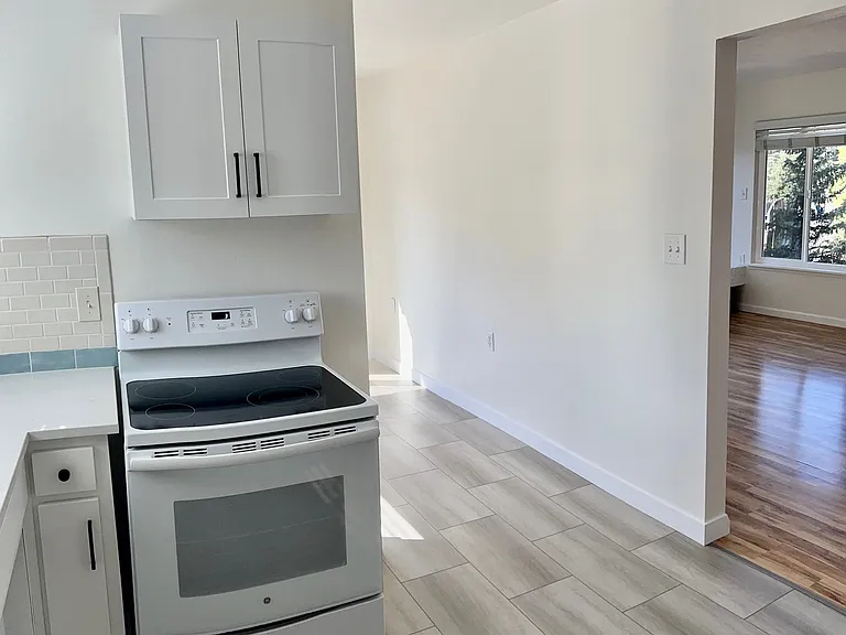 1075 Raymond Ave #A — Photo 4