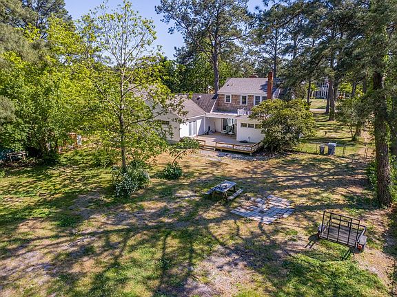 2nd image of 290 Circle Dr