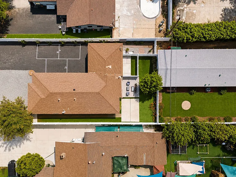 6033 Fallbrook Ave — Photo 5