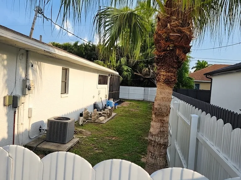 801 SW 10th Pl — Photo 30