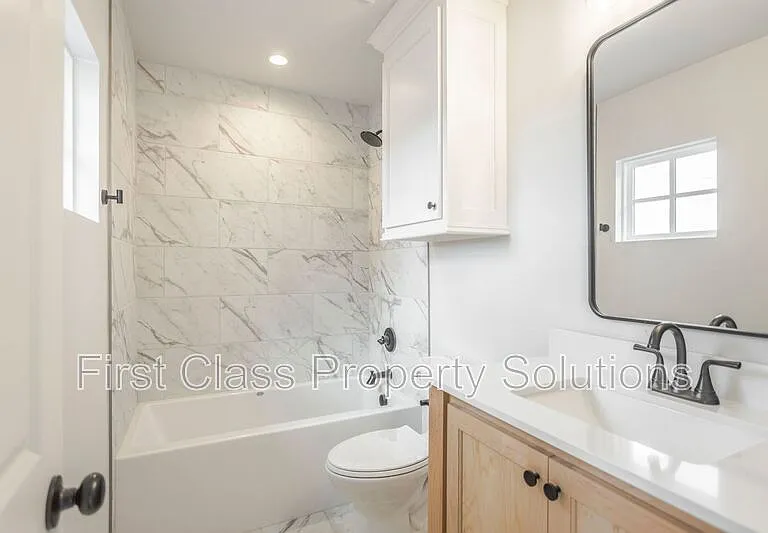 728 Harbor Town Dr — Photo 6