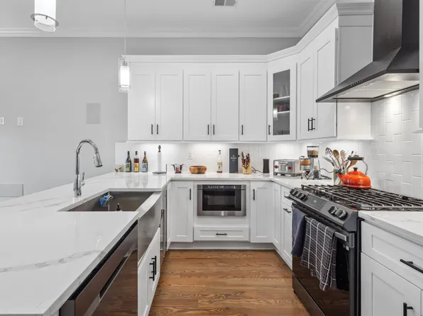 218 Hancock Avenue image 12 of 36