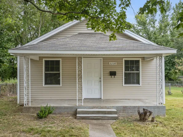 2238 N Farmer Avenue, Springfield, MO 65803