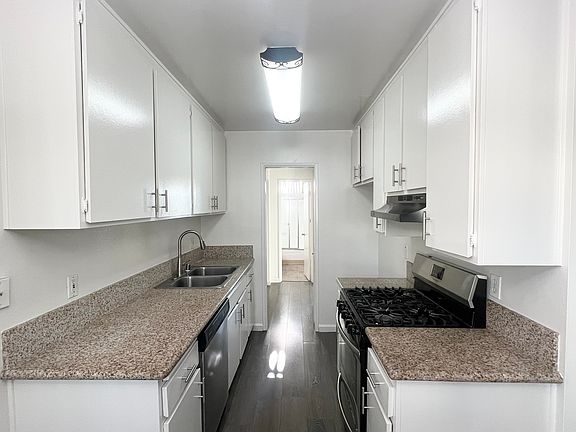5th image of 212 E Elmwood Ave APT L