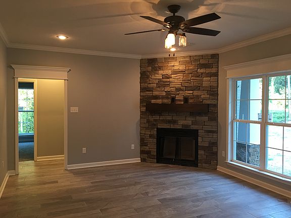 4th image of 8 Cassidy Dr. Greenbrier