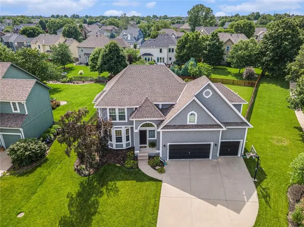 5722 Payne St, Shawnee, KS 66226