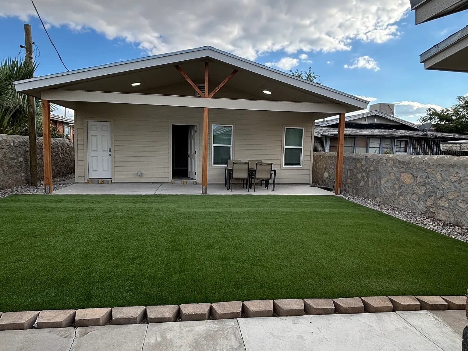 3607 Tularosa Ave — Photo 2