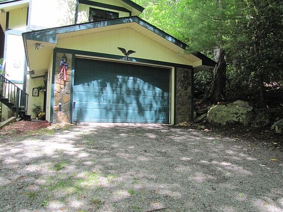 2nd image of 221LAUREL Lane
