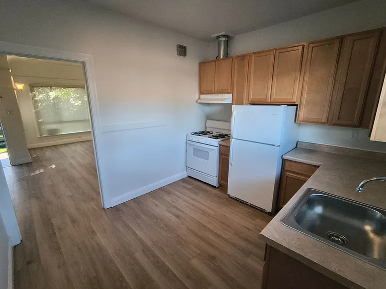 704 Simon St #&-22186 — Photo 9