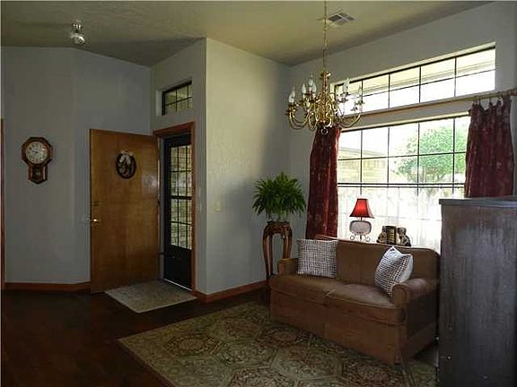 4th image of 137 E Vail Dr