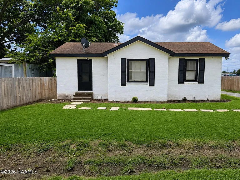 205 Jimmie St — Photo 1