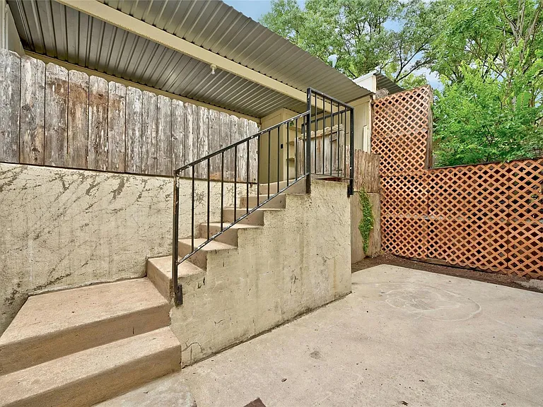 6637 Valleyside Rd — Photo 22