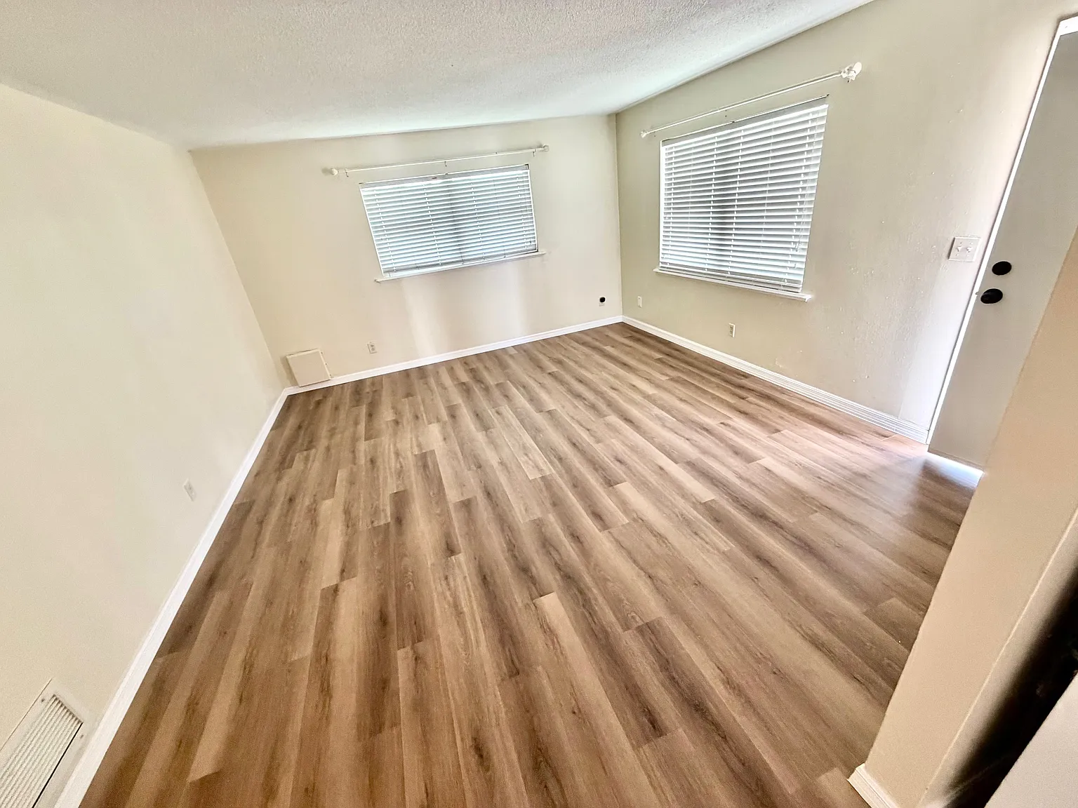 2 bed, 1100 sqft, $1,850 — Photo 1