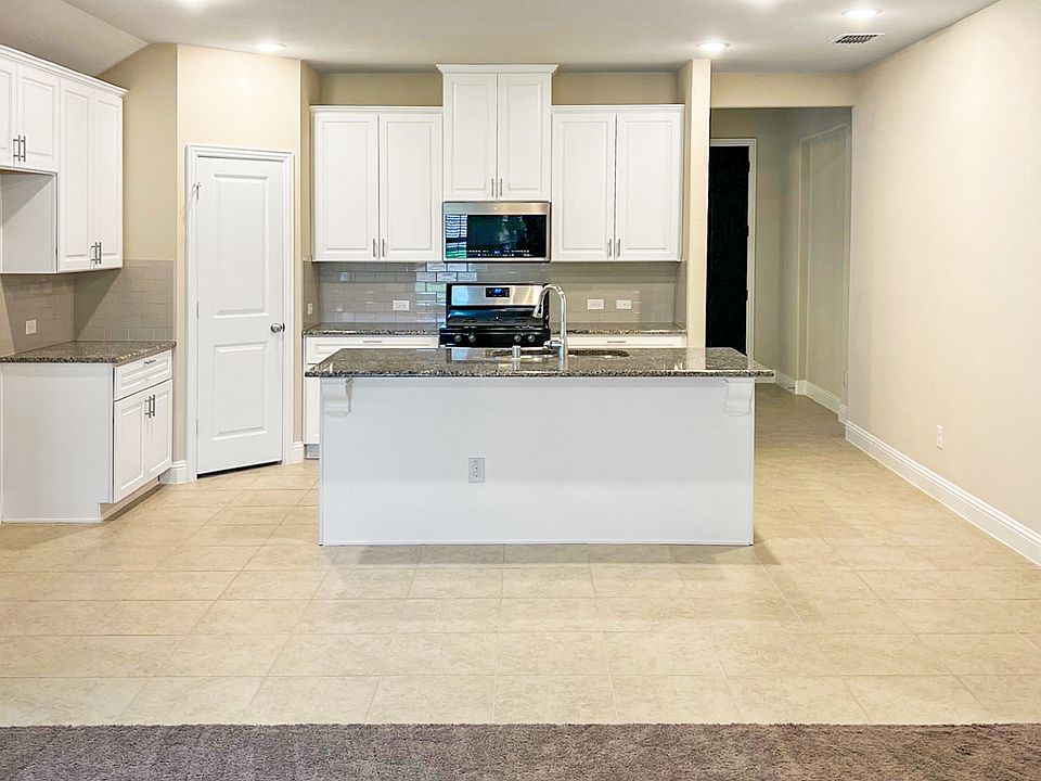 2nd image of 5809 Aster Dr