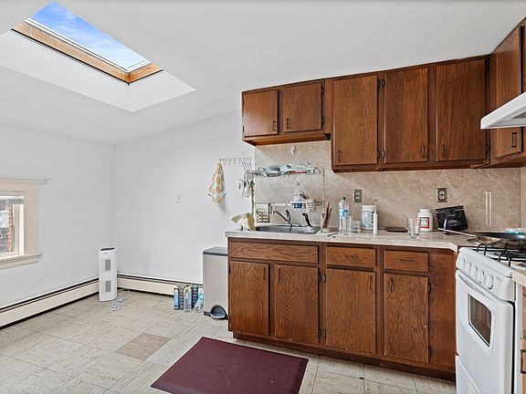 4th image of 196 Park St #7