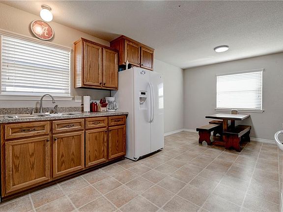 5th image of 2808 Montague County Dr