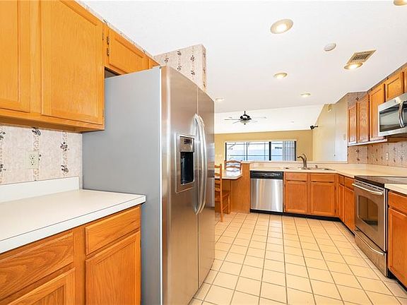 5th image of 625 Starstone Dr