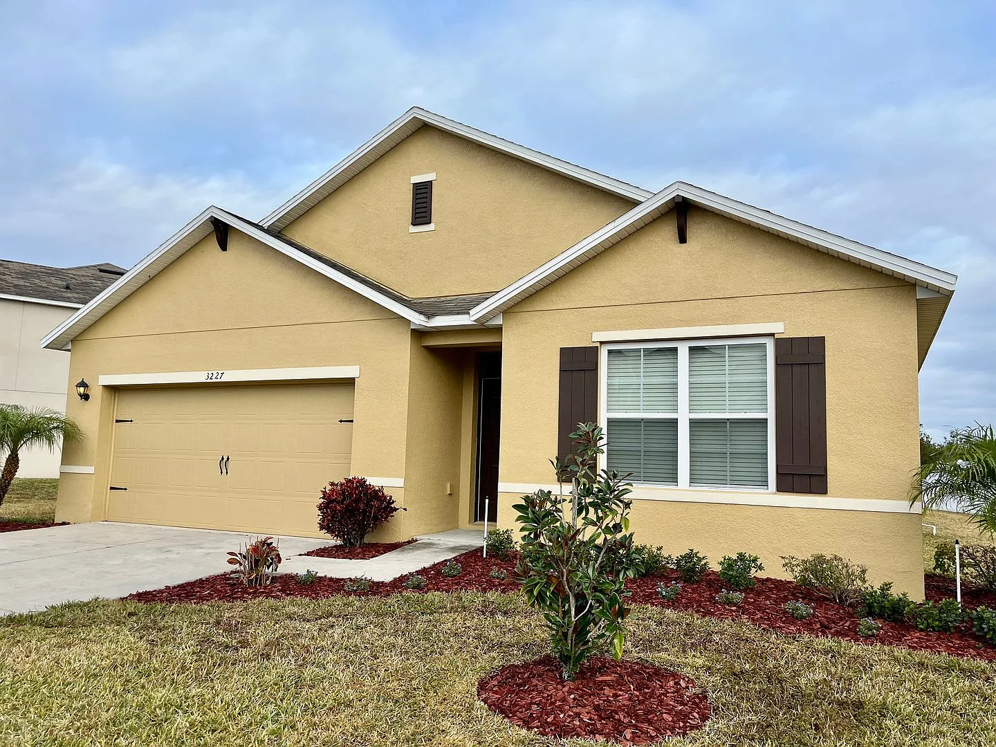 Modern 4 bed/2 bath home with brand-new flooring! — Photo 2