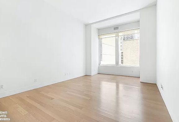 4th image of 111 Fulton St APT 602