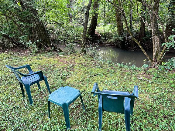 A good place to relax near the creek