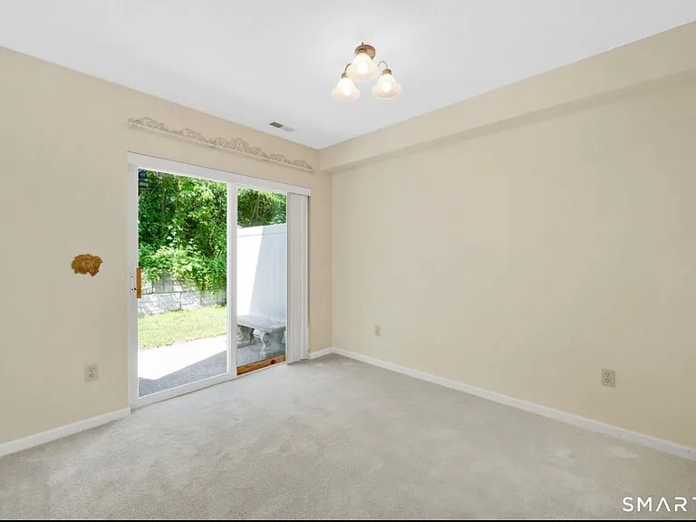 16 Maple St #20 — Photo 20