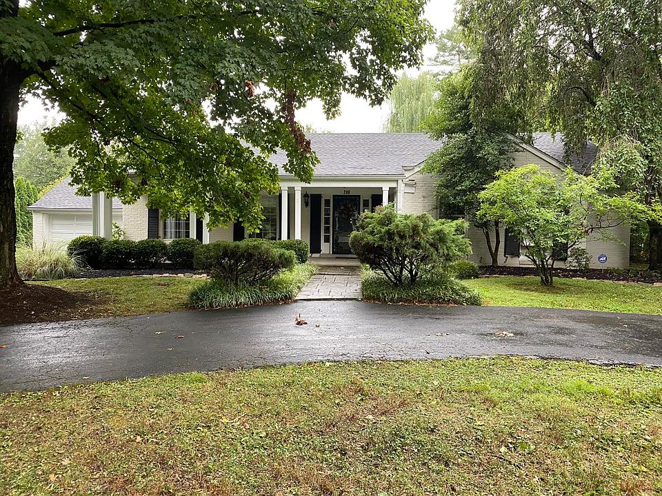 2nd image of 208 Blankenbaker Ln