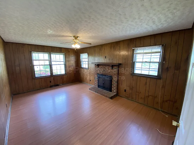 1804 Sherwood Dr — Photo 13