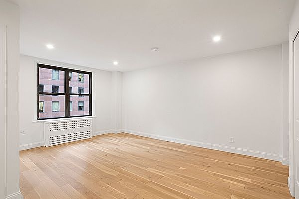 1st image of 160 E 48th St APT 9S