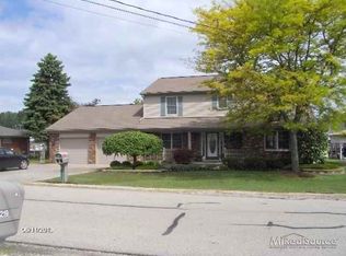 7220 Cardinal St, Algonac, MI 48001