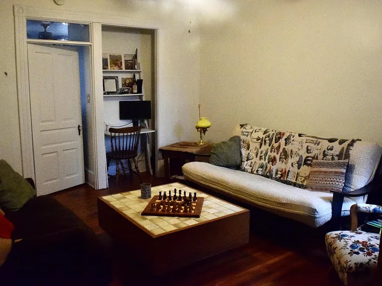 327 N Charlotte St — Photo 3