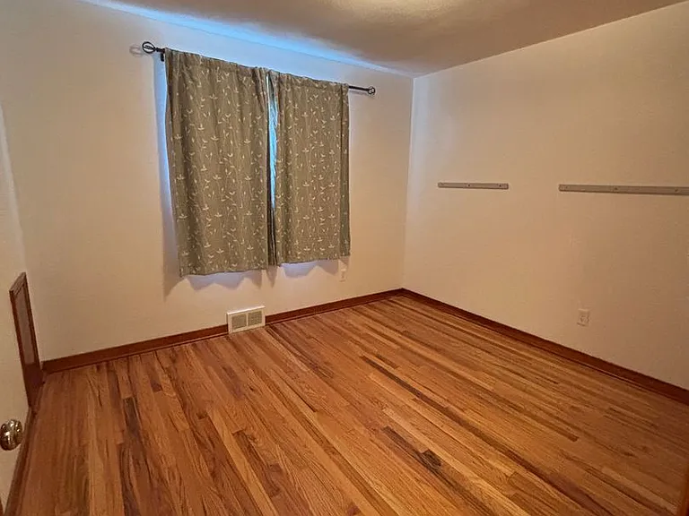 1295 Morrow Rd — Photo 9