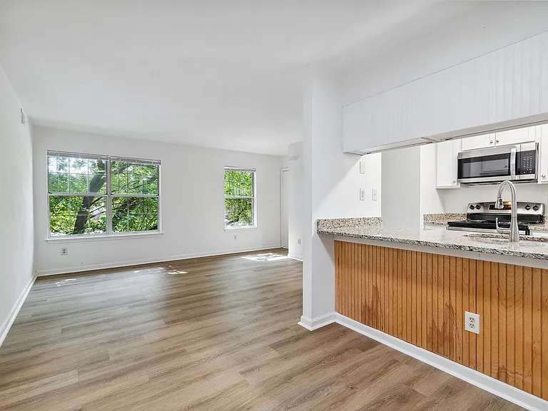 Amhurst III Apartments — Photo 27
