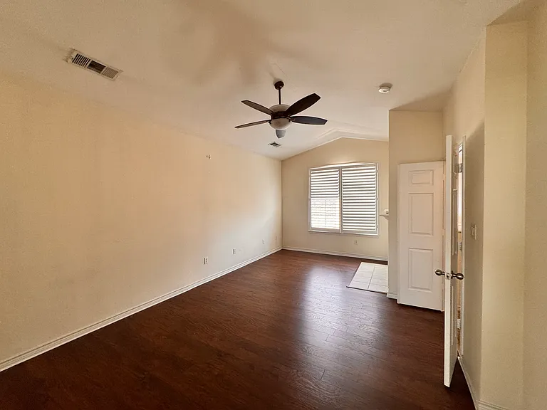 2116 Grove Park Ln — Photo 29