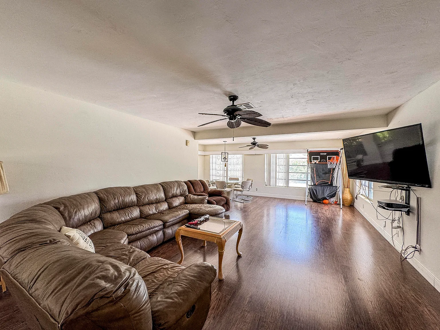 3 bed, 2.0 bath, 1505 sqft, $3,500 — Photo 3