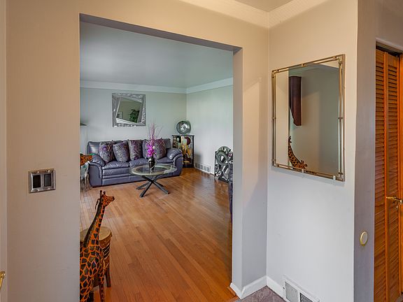 4th image of 24875 Thorndyke St