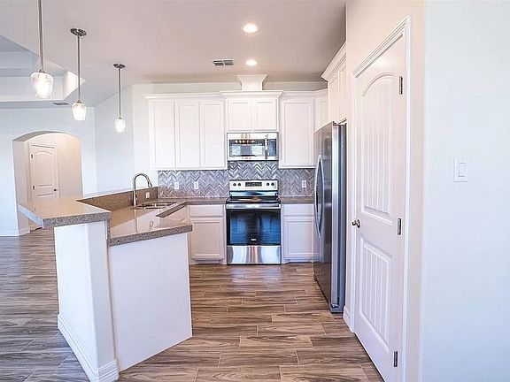 3rd image of 40 Valdarama Dr