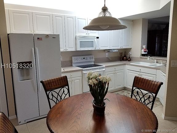 3rd image of 7735 Yardley Dr APT 309