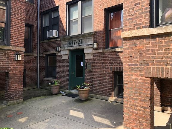 3rd image of 619 W Cornelia Ave #1