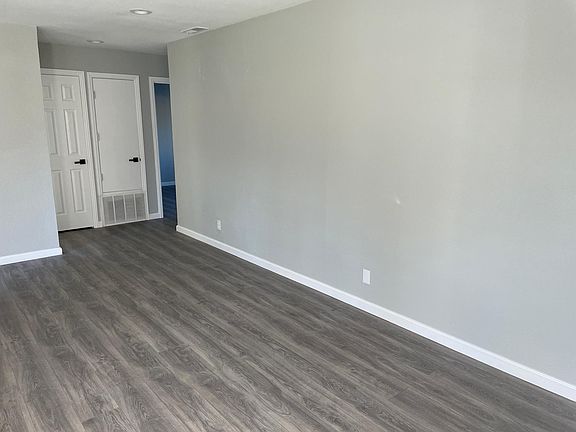 4th image of 3074 Montclair Ave