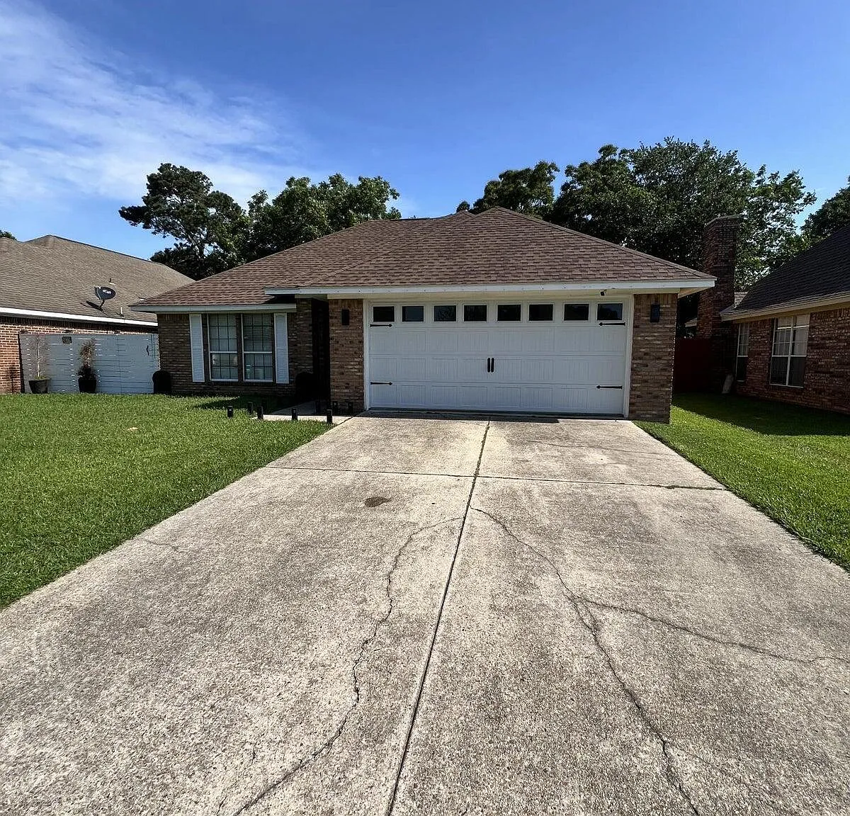 3 bed, 2.0 bath, 1600 sqft, $2,000 — Photo 1