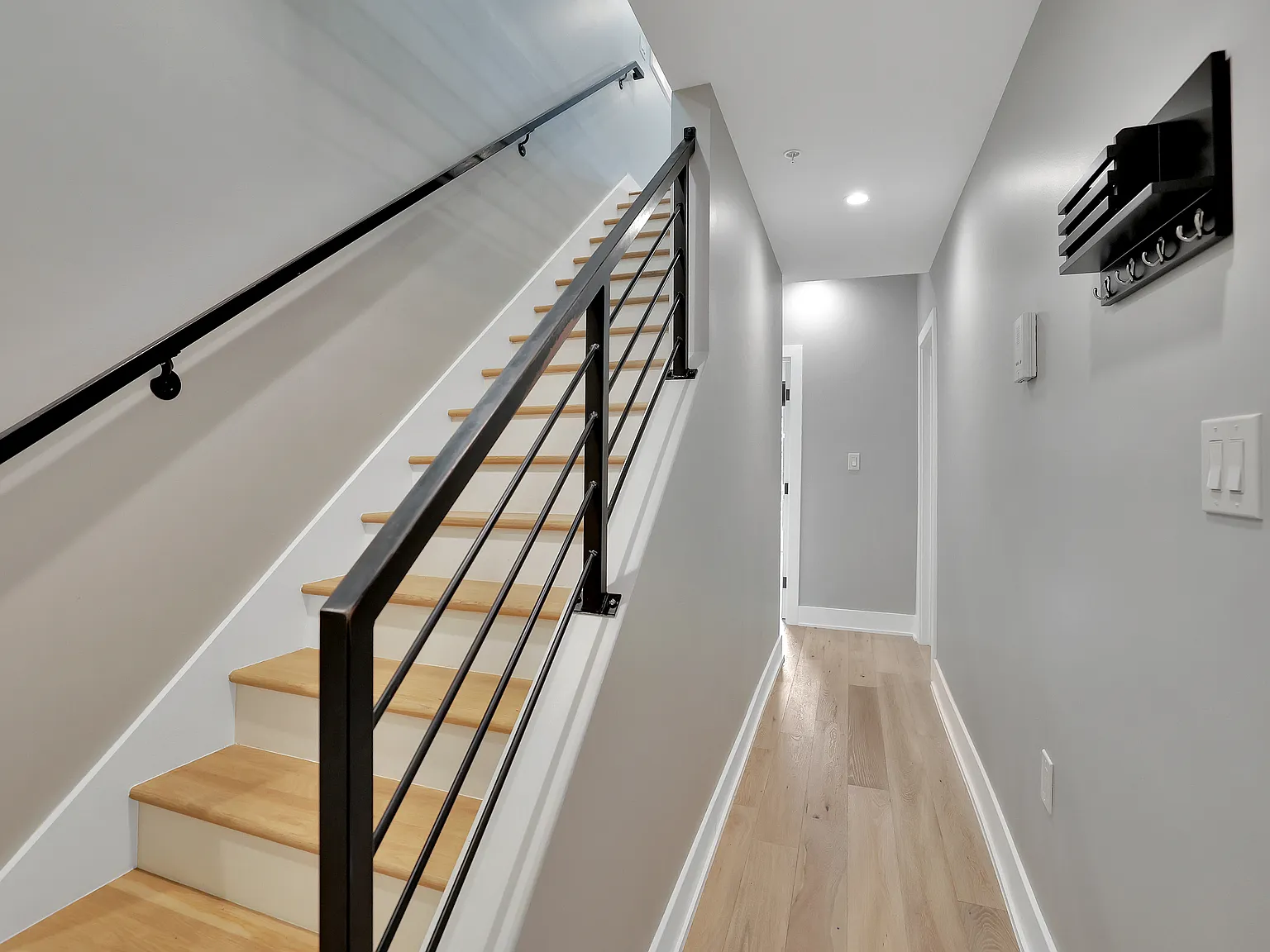 2 bed, 1040 sqft, $3,900 — Photo 4