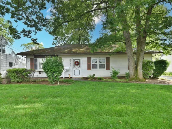 20 Boston Avenue, Massapequa, NY 11758