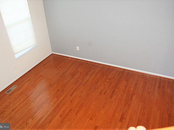 3rd image of 208 Solar Dr
