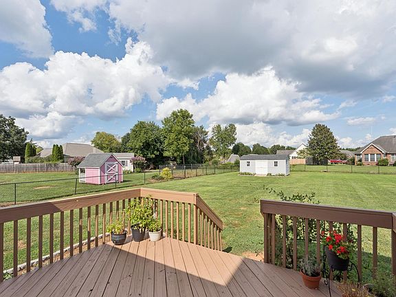 4th image of 3812 Longmeadow Dr