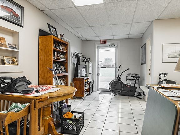 5th image of 209 Lee St